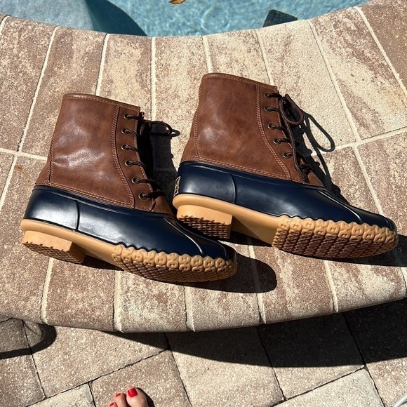 Adam Duck Boots Tan leather, blue rubber on bottom Men’s Size 8 Copy-NWOT - Picture 8 of 13